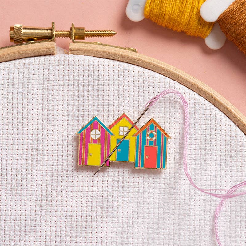 Beach Huts Magnetic Needle Minder